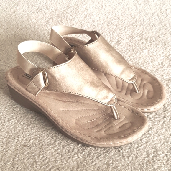 Cliffs by WHITE MOUNTAIN Gold Thong Sandals with Cushion Sole & Rubber Wedge - Picture 8 of 17
